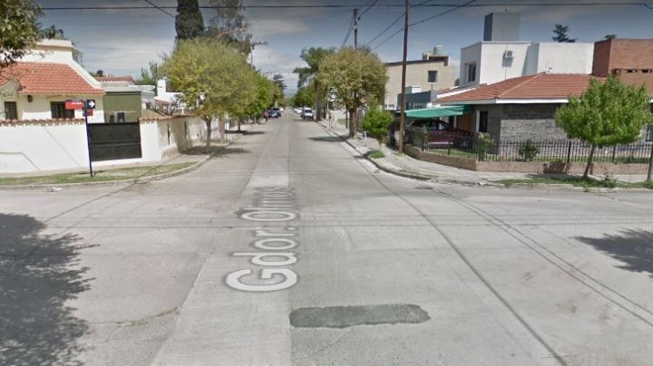 Fuerte choque entre un camioneta y una moto en Santa Rita