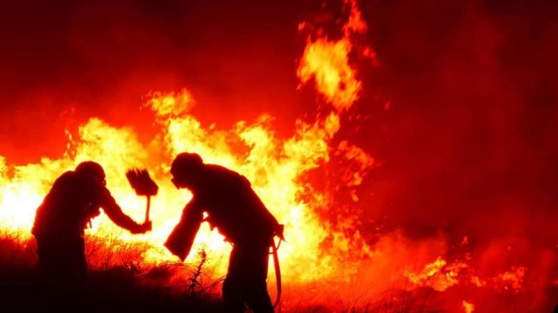 Las impresionantes imágenes de la lucha contra el fuego en La Cumbre