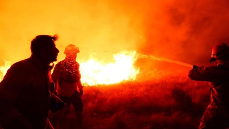 Las impresionantes imágenes de la lucha contra el fuego en La Cumbre