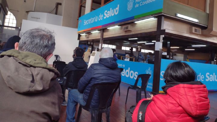 Covid: reportan 42.227 casos positivos y 71 muertos en la última semana