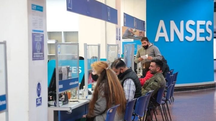 AUH: cómo presentar el formulario para cobrar los $10.772 extra