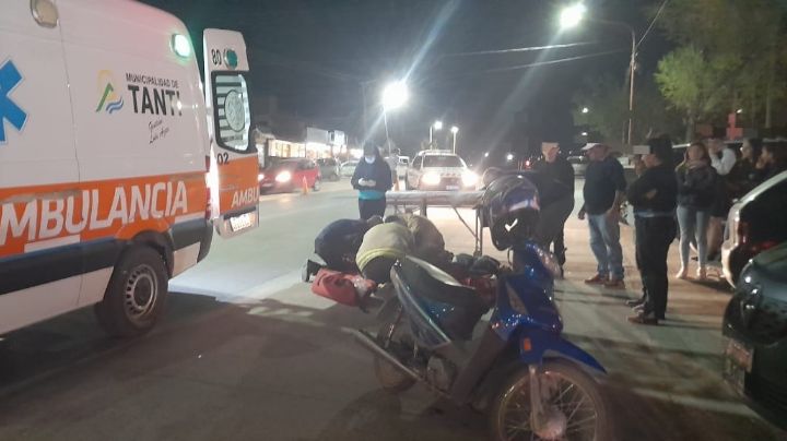 Una mujer herida tras un choque de motos en la ruta de Tanti