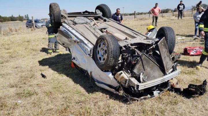 Una mujer en grave estado tras volcar su automóvil en la zona de Altos Fierros