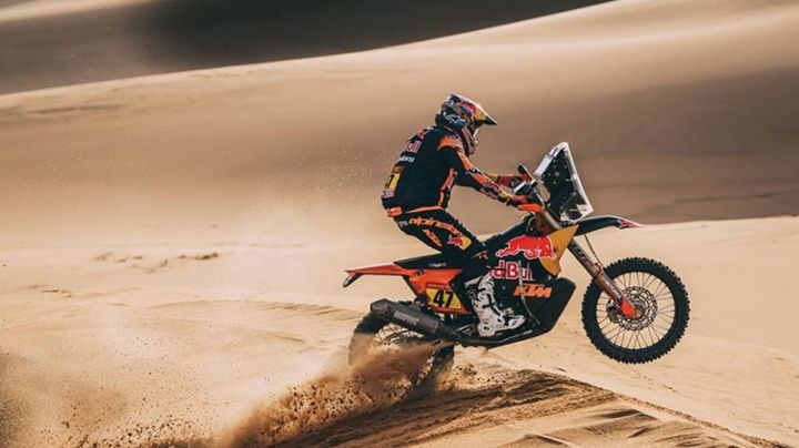 El argentino Kevin Benavides lidera el Rally Dakar en motos