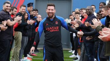 Ovación, aplausos y abrazos para Messi en su regreso al PSG