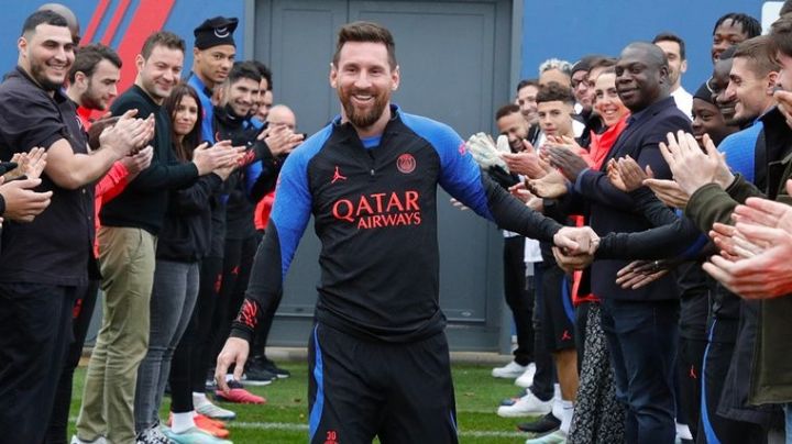 Ovación, aplausos y abrazos para Messi en su regreso al PSG