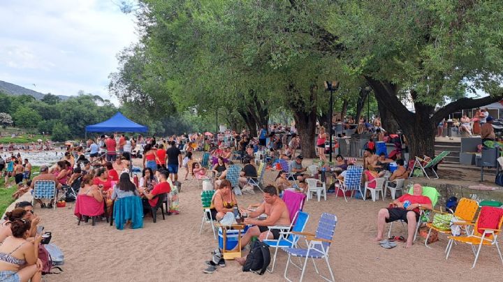 Calor, balnearios a pleno y un mar de turistas en Carlos Paz