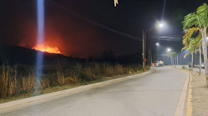 Así se ve el incendio en estos momentos en Altos del Valle