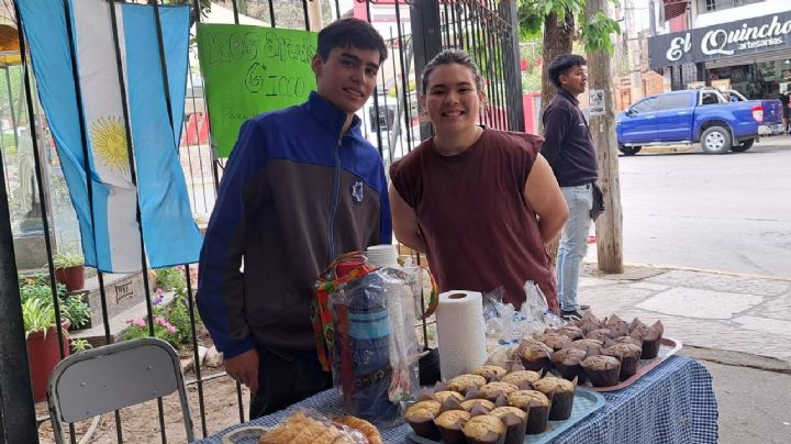 Estudiantes de Carlos Paz aprovecharon la elección para juntar fondos