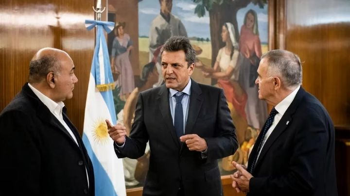 Con la presencia de Massa, asumió Jaldo como gobernador de Tucumán
