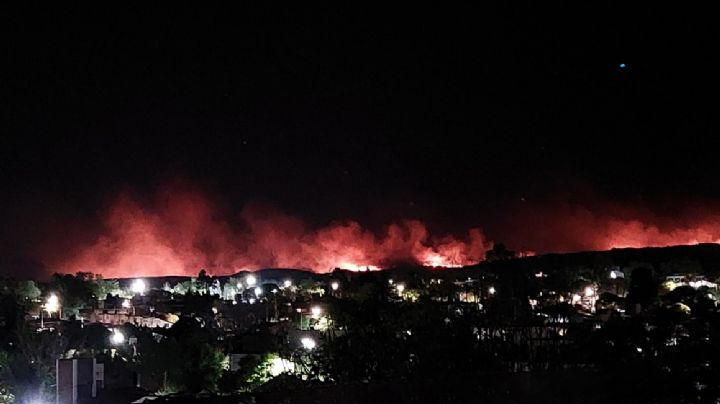 Incendio: una familia ya fue evacuada en el barrio Altos del Valle