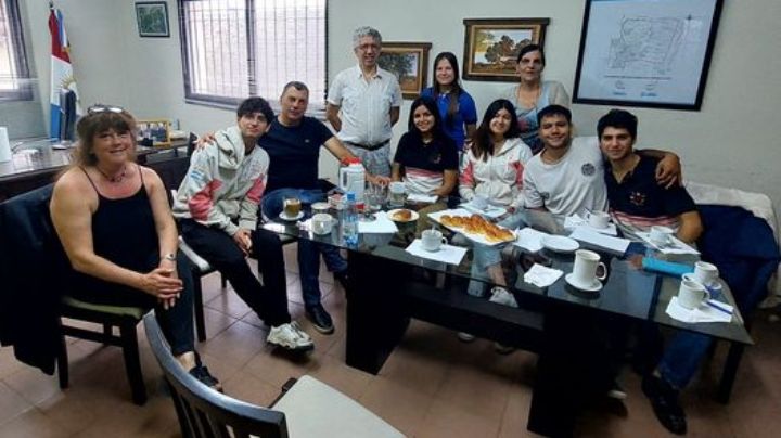 Villa Giardino: Omar Ferreyra desayunó con los jóvenes que hacen las pasantías