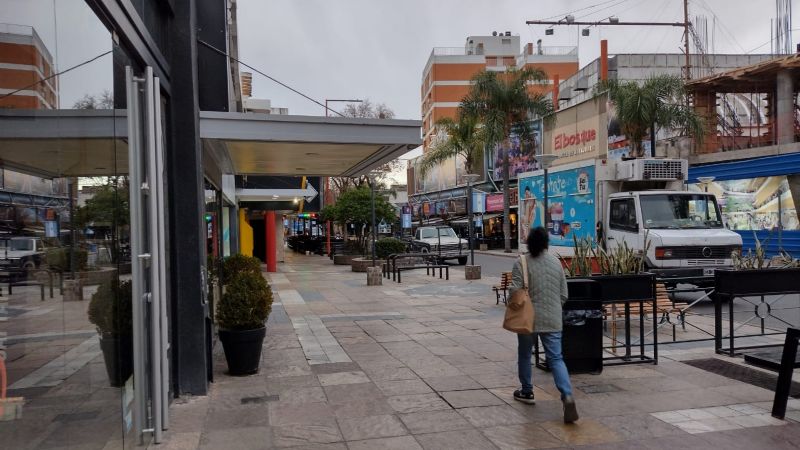 A las trompadas en pleno centro: uno tenía un cuchillo