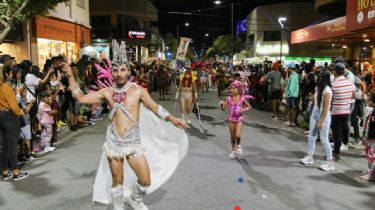 Cosquín recibió al carnaval en una verdadera fiesta en familia