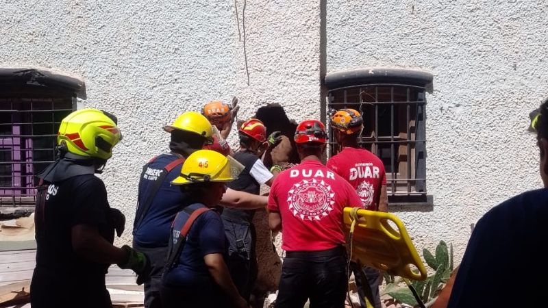 Río Cuarto: rescataron a un hombre que quedó atrapado en una chimenea