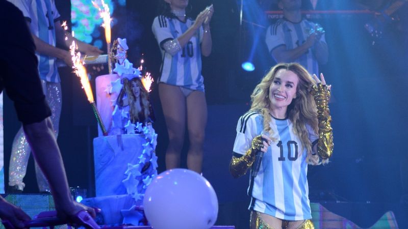 Fátima festejó su cumple sobre el escenario en Carlos Paz