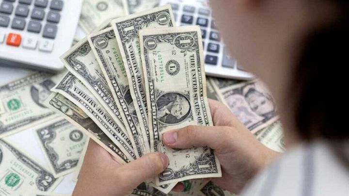El dólar blue subió, rompió su récord histórico y se acerca a $400