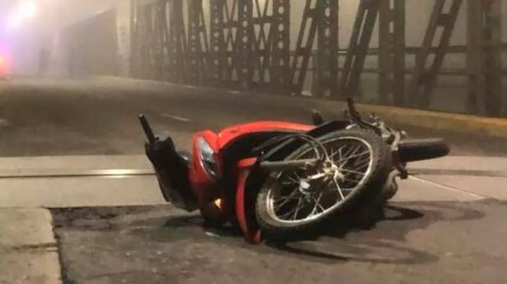 Un motociclista murió tras caer e impactar contra un puente en Río Cuarto