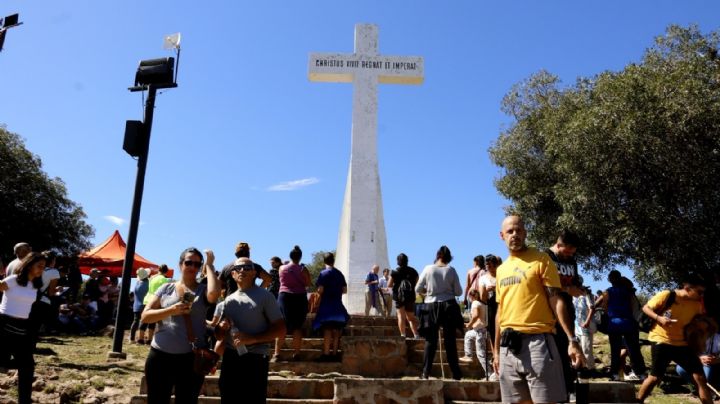 Más de 5800 personas subieron al Cerro de la Cruz en Semana Santa