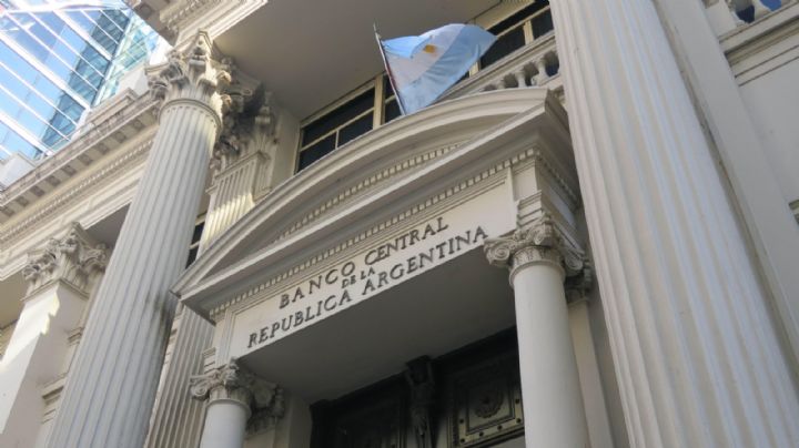 El Banco Central oficializó la suba de la tasa de interés a 97%
