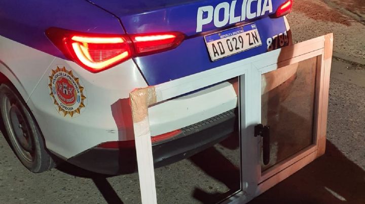 Un vecino persiguió y detuvo al ladrón que robó una ventana de su casa