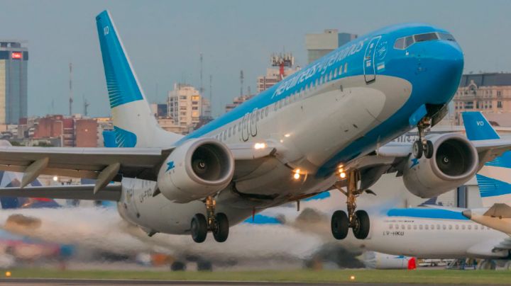 Amenaza de bomba en Ezeiza: evacuaron un avión de Aerolíneas Argentinas