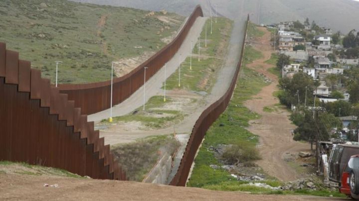 Arrojaron a un niño desde el muro que separa México y Estados Unidos