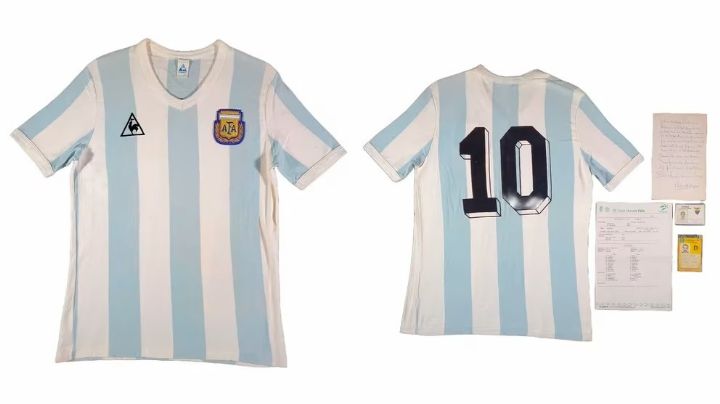 Subastarán la primera camiseta que Maradona usó en un Mundial