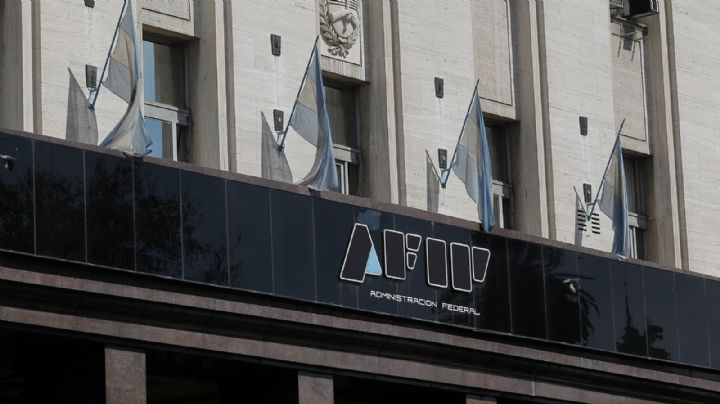 AFIP: reclaman a miles de contribuyentes que declaren compras de dólar MEP