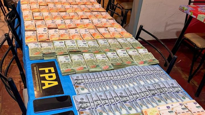 Los atrapan con drogas y 7 millones de pesos en un barrio de Córdoba