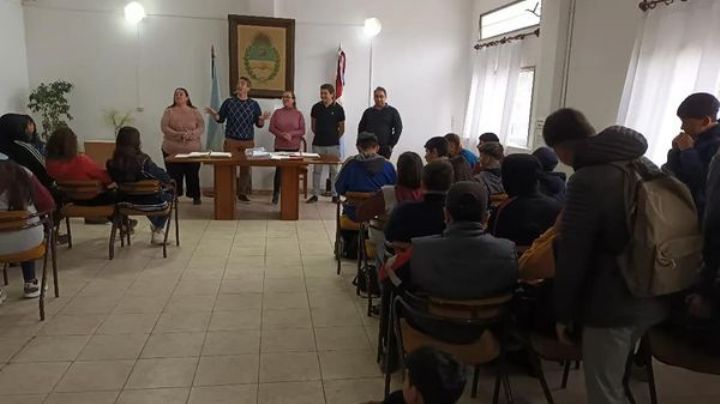 Alumnos del I.P.E.T 200 visitaron la Municipalidad de Huerta Grande