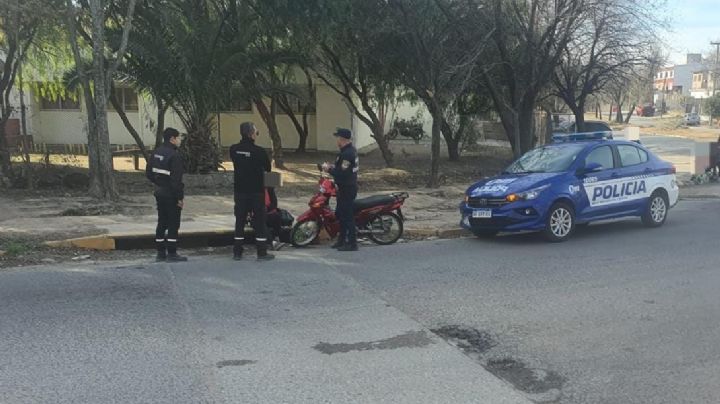 Una joven se accidentó con su moto en el barrio Colinas