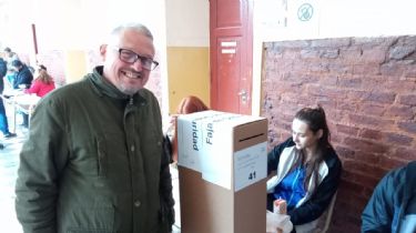 Gabriel Musso y Andrea Montes votaron juntos en Cosquín