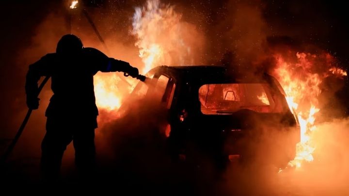 Al menos 96 detenidos y 255 coches quemados en la fiesta nacional de Francia