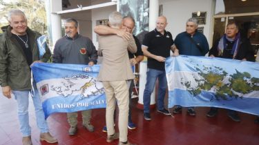 Avilés fue recibido por los veteranos de Malvinas en el Palacio 16 de Julio