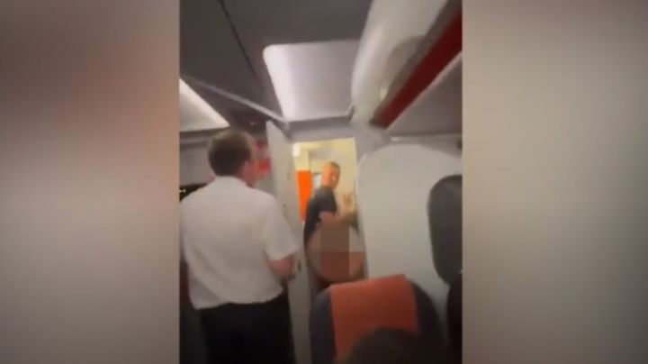 Una pareja fue detenida por mantener relaciones sexuales en un avión