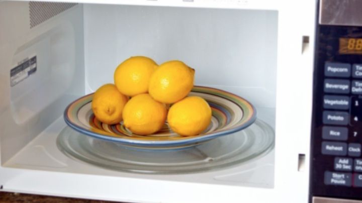 Por esta razón debes poner un limón en el microondas