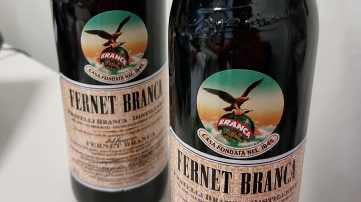 Entró a un supermercado y trató de robar dos botellas de fernet