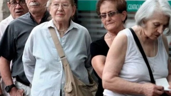 El Gobierno anunció un bono de $45.000 en tres cuotas para jubilados