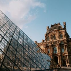 Descuelgan para restaurar una de las obras más icónicas del Museo del Louvre