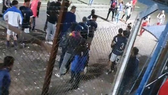 Golpes, robos y heridos en un partido de fútbol en Carlos Paz