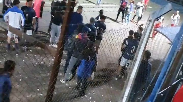 Golpes, robos y heridos en un partido de fútbol en Carlos Paz