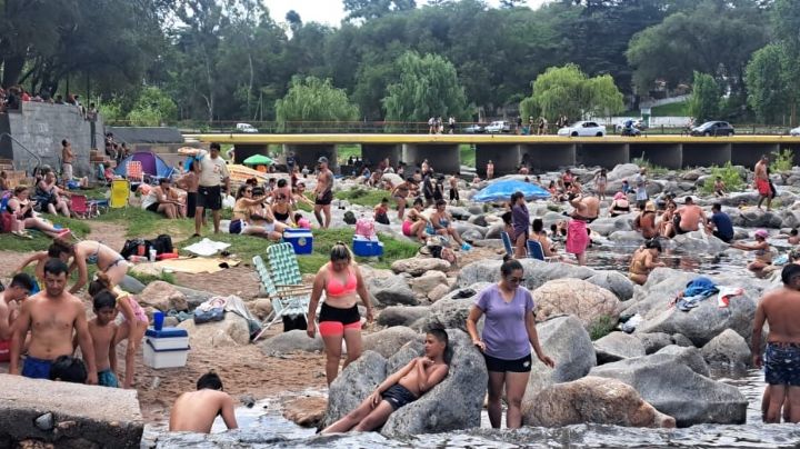Galería: los turistas disfrutan del verano en los balnearios serranos