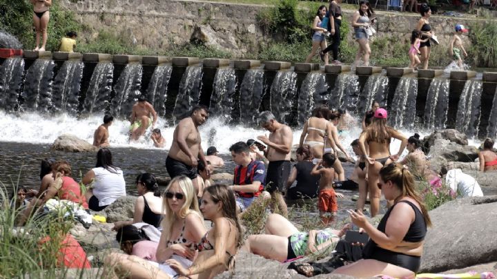 El calor empuja a vecinos y turistas a los balnearios de las sierras