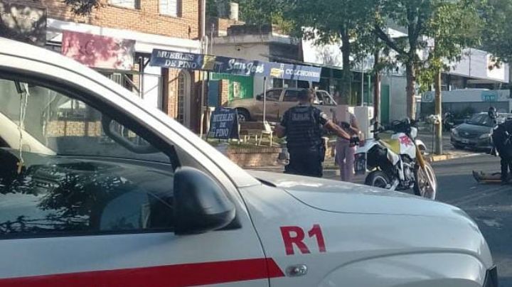 Dos motociclistas heridos en un accidente en la Avenida Cárcano