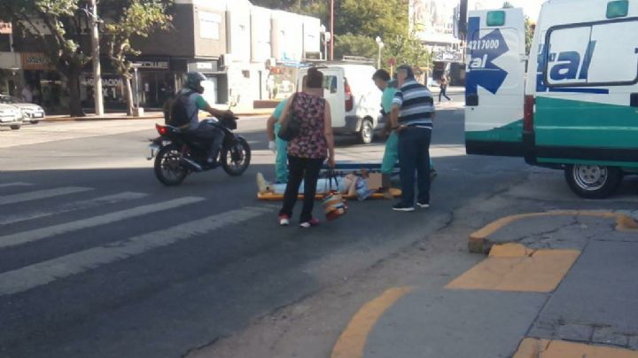 Atropellaron a una joven en la Avenida Cárcano