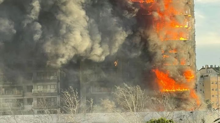 Conmoción en Valencia por el incendio de un edificio de 14 pisos